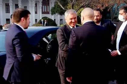 استقبال رسمی قالیباف از رئیس دومای روسیه