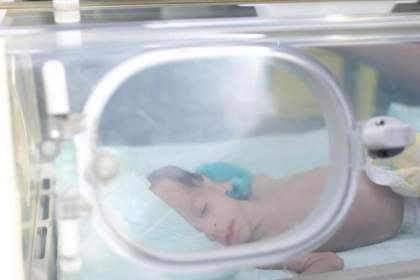 (تصاویر) انتقال نوزادان تازه متولد شده از غزه به مصر