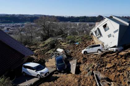 (تصاویر) زلزله قوی در ژاپن که خانه‌ها را در هم کوبید