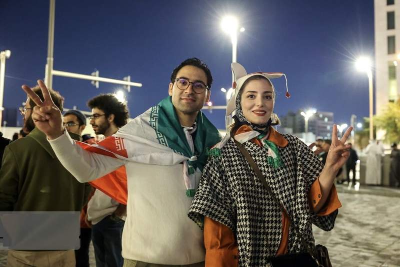 (تصاویر) بازار دوحه در تسخیر هواداران تیم ملی ایران