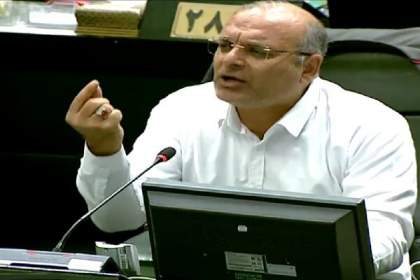 لک علی آبادی: صاحبان تریبون دست از اظهارات هزینه‌زا بردارند
