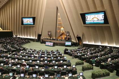 پنج وزیر در کمیسیونهای مجلس به نمایندگان پاسخ میدهند پنج وزیر در کمیسیونهای مجلس به نمایندگان پاسخ میدهند