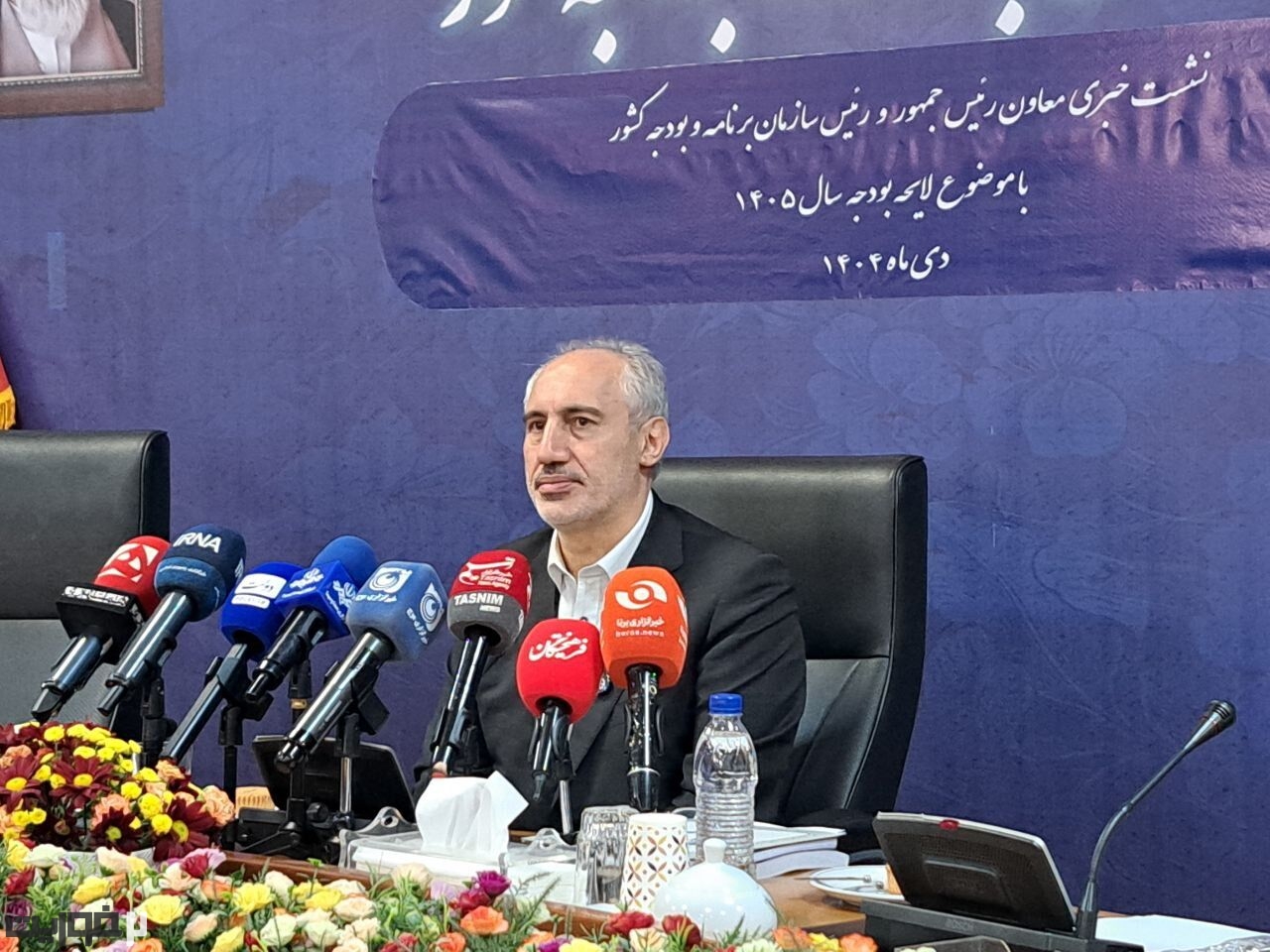 مجبور هستیم بودجه را واقع بینانه بنویسیم/درآمد واهی تورم زیادی را بر مردم تحمیل می کرد/پرداخت یارانه بدون پشتوانه درآمدی واقعی نه منطقی است و نه اخلاقی