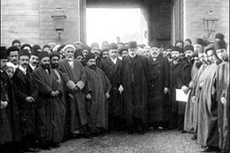 رویکرد دوگانه روشنفکران مشروطه خواه و فقهای حامی مشروطه و معمای عدالتخانه رویکرد دوگانه روشنفکران مشروطه خواه و فقهای حامی مشروطه و معمای عدالتخانه